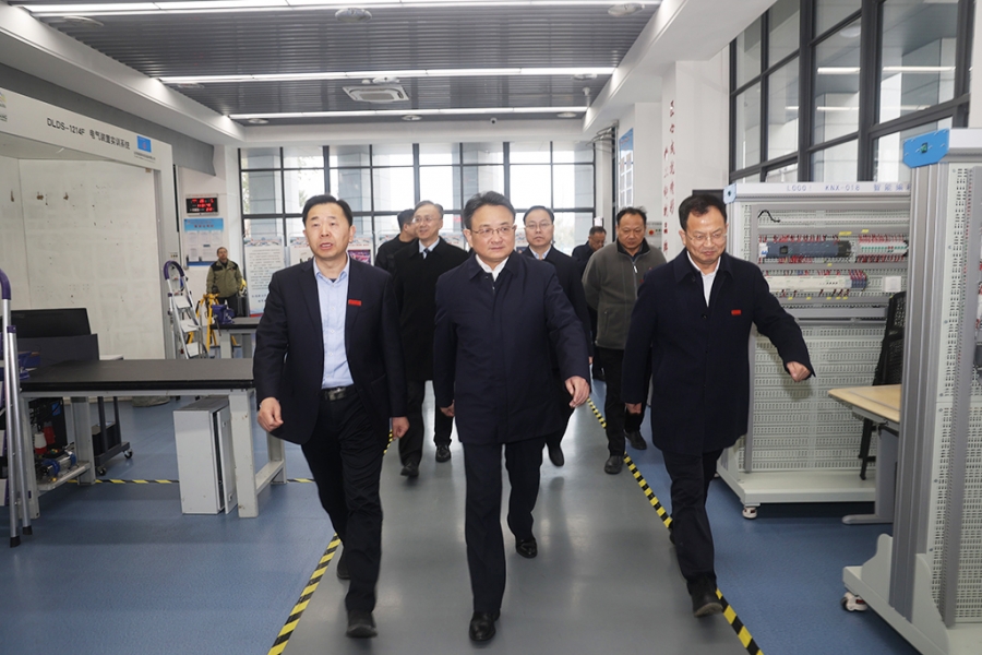 副市長(zhǎng)唐敬來(lái)校慰問(wèn)高層次人才